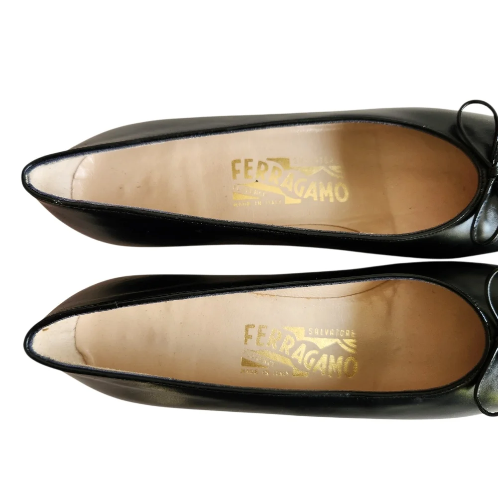 Salvatore Ferragamo Black Leather Bow Pumps Kitten Heels Shoes 8.5 AAAA Narrow